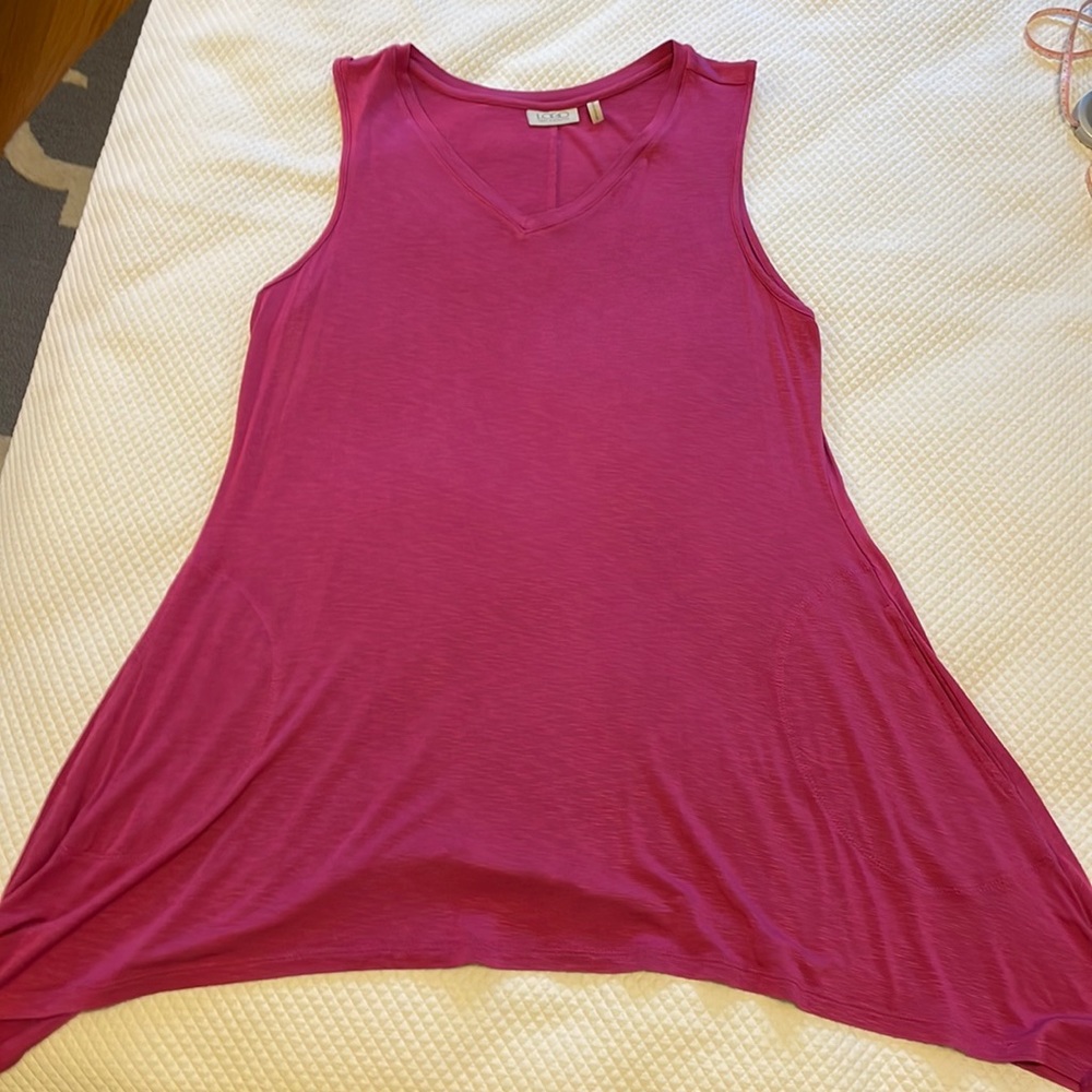 Logo by Lori Goldstein slub shark bite tank. Size M. Raspberry.